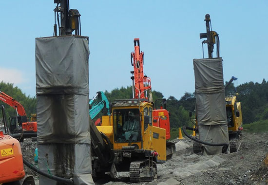 Through utilizing soundproof sheets, this machinery can be used to conduct work even on sites adjacent to safe property.